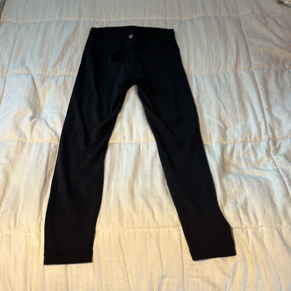 LULULEMON Black Align High Rise Leggings SMALL HOLE IN THE KNEE - Picture 3 of 3